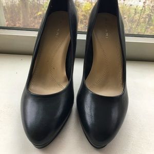 Women’s black heels